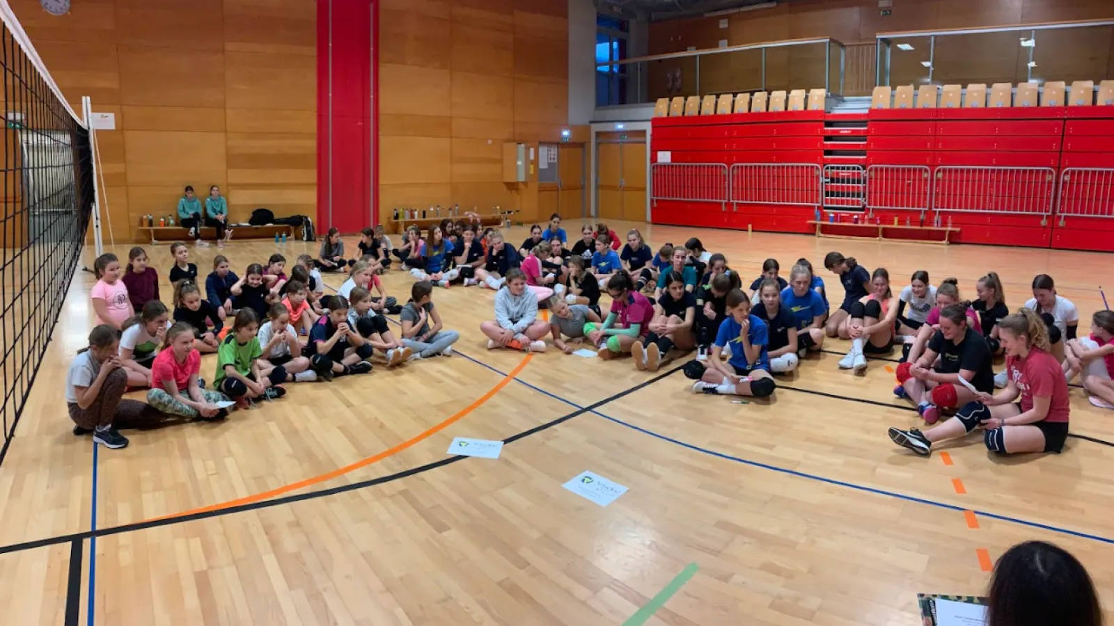 Z odbojko do dobrega za mlade: Projekt Ariadnina nit Z odbojko do dobrega za mlade: Projekt Ariadnina nit